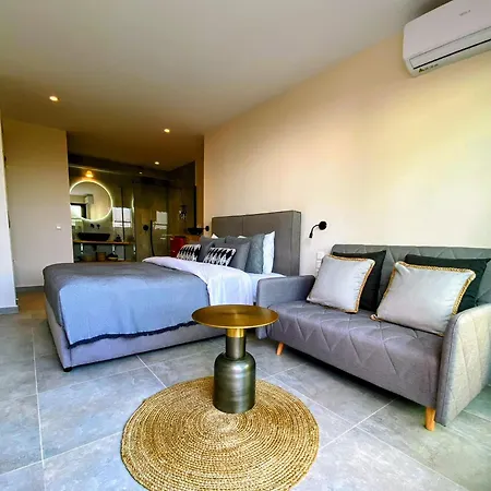 Daire Luxury With A Queens Double Bed Stunning Sea Vews And Private Jacuzzi *