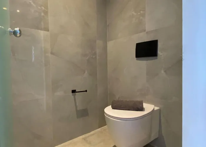 Luxury With A Queens Double Bed Stunning Sea Vews And Private Jacuzzi Daire