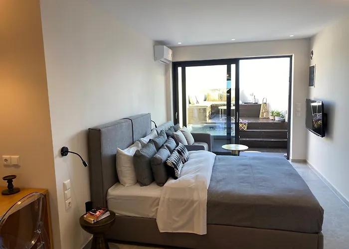 Daire Luxury With A Queens Double Bed Stunning Sea Vews And Private Jacuzzi *