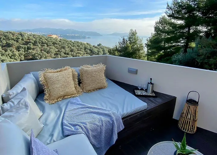 Daire Luxury With A Queens Double Bed Stunning Sea Vews And Private Jacuzzi Megali Ammos (Skiathos)