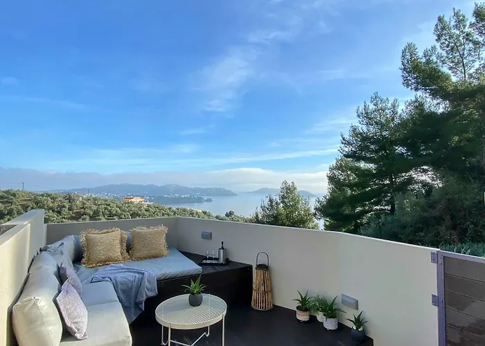 Luxury With A Queens Double Bed Stunning Sea Vews And Private Jacuzzi