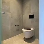 Luxury With A Queens Double Bed Stunning Sea Vews And Private Jacuzzi Appartamento
