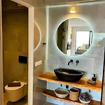 Luxury With A Queens Double Bed Stunning Sea Vews And Private Jacuzzi Appartamento Megali Ammos (Skiathos)