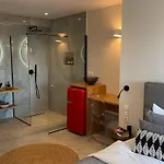 Luxury With A Queens Double Bed Stunning Sea Vews And Private Jacuzzi Appartamento *