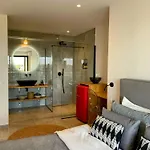 Luxury With A Queens Double Bed Stunning Sea Vews And Private Jacuzzi Appartamento *