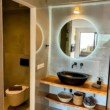 Luxury With A Queens Double Bed Stunning Sea Vews And Private Jacuzzi Апартаменты Мегали-Аммос