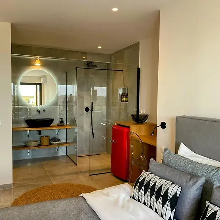 In - Luxury With A Queens Double Bed Stunning Sea Vews And Private Jacuzzi Guest house *
