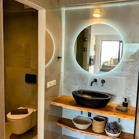 Luxury With A Queens Double Bed Stunning Sea Vews And Private Jacuzzi