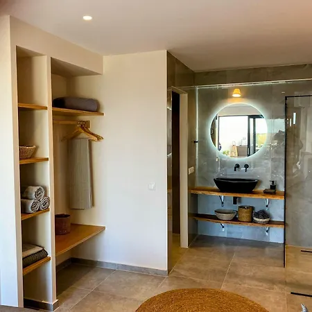 Apartment Luxury With A Queens Double Bed Stunning Sea Vews And Private Jacuzzi