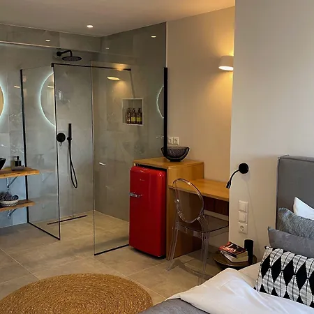 Luxury With A Queens Double Bed Stunning Sea Vews And Private Jacuzzi Apartment
