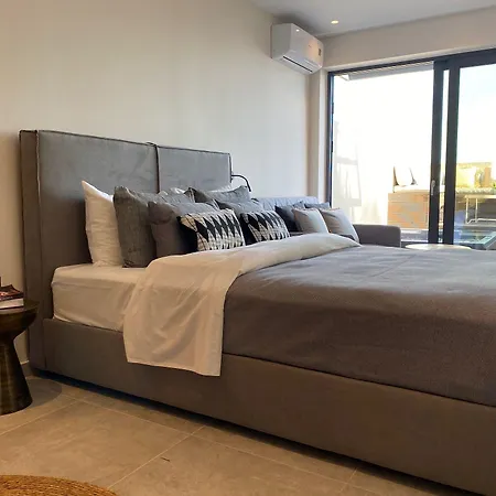 Luxury With A Queens Double Bed Stunning Sea Vews And Private Jacuzzi Apartment *