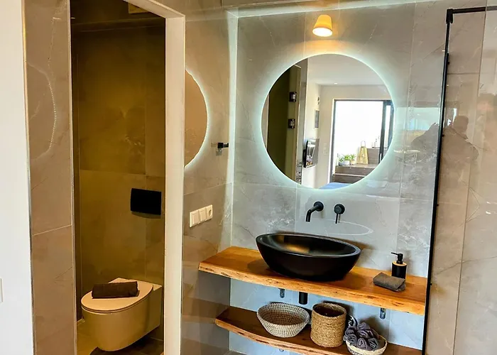 Luxury With A Queens Double Bed Stunning Sea Vews And Private Jacuzzi Apartament Megali Ammos (Skiathos)