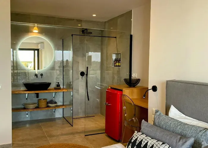 Luxury With A Queens Double Bed Stunning Sea Vews And Private Jacuzzi Apartament *