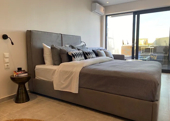 Luxury With A Queens Double Bed Stunning Sea Vews And Private Jacuzzi *